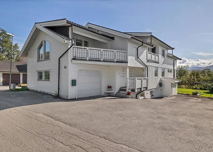 With Sea Views,veranda, And Free Parking Apartment Tromso