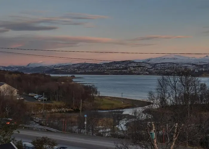 Appartamento With Sea Views,veranda, And Free Parking *