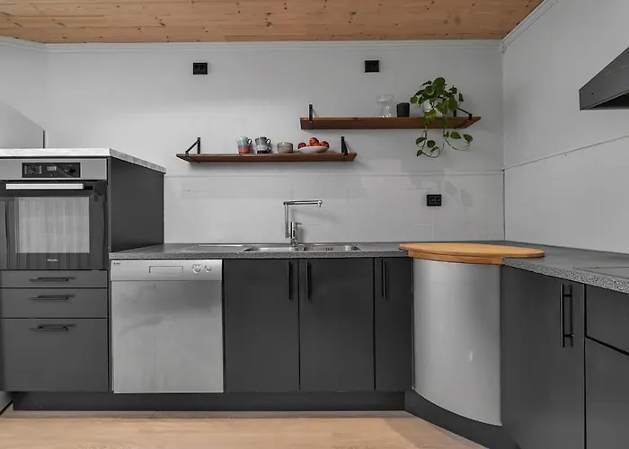 Apartment With Sea Views,veranda, And Free Parking Tromso
