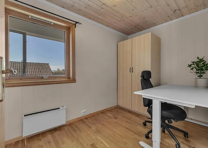 With Sea Views,veranda, And Free Parking * Tromso